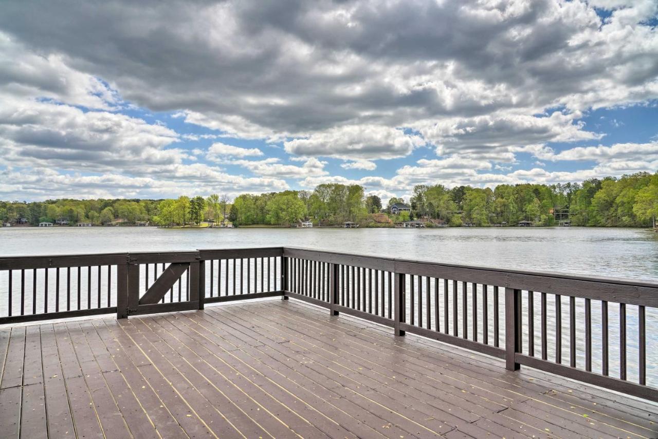 Waterfront Cottage With Boat Dock And 3 Decks! Bracey Exterior photo